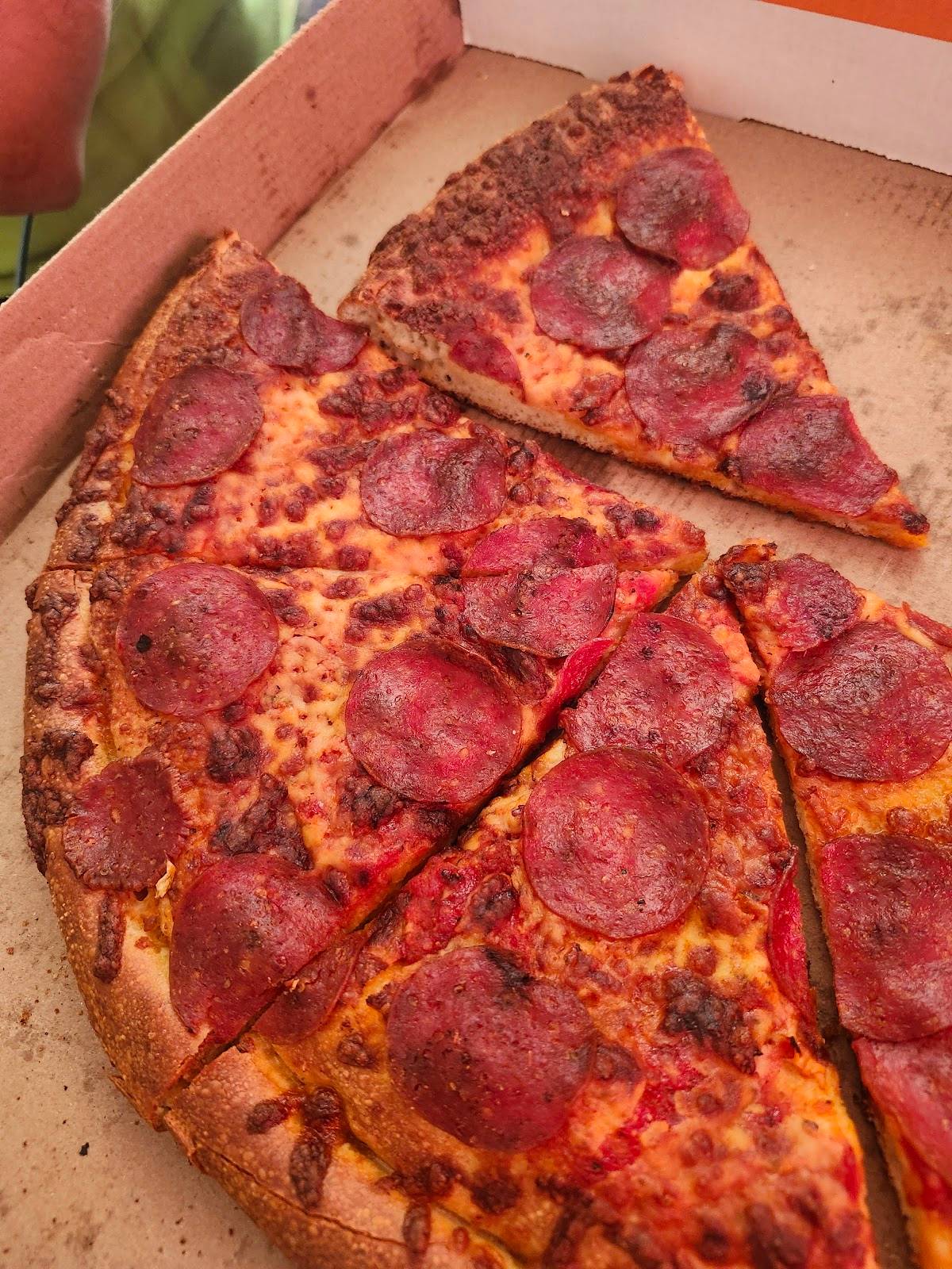 Little Caesars Pizza restaurant in Huntington Park - photo 3