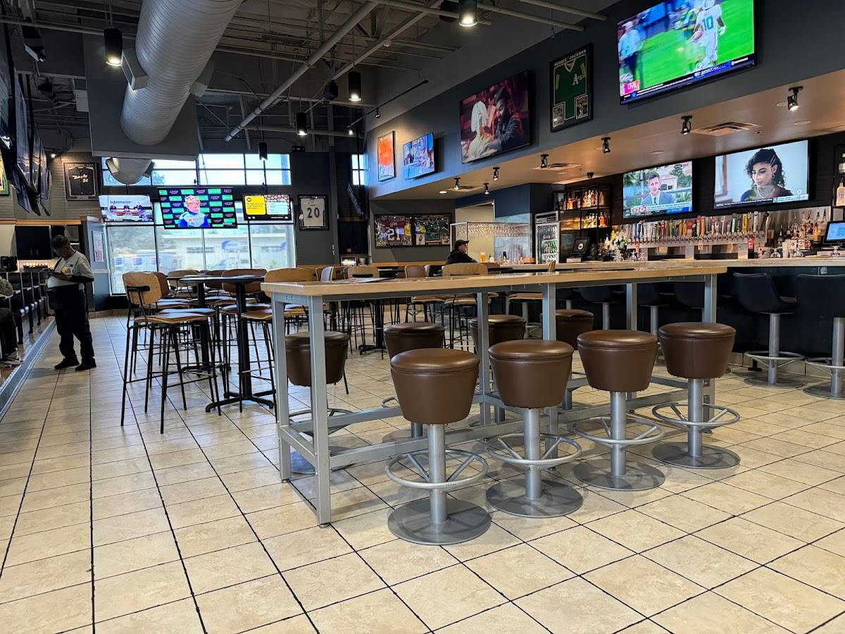 Buffalo Wild Wings restaurant in Seaside - photo 3