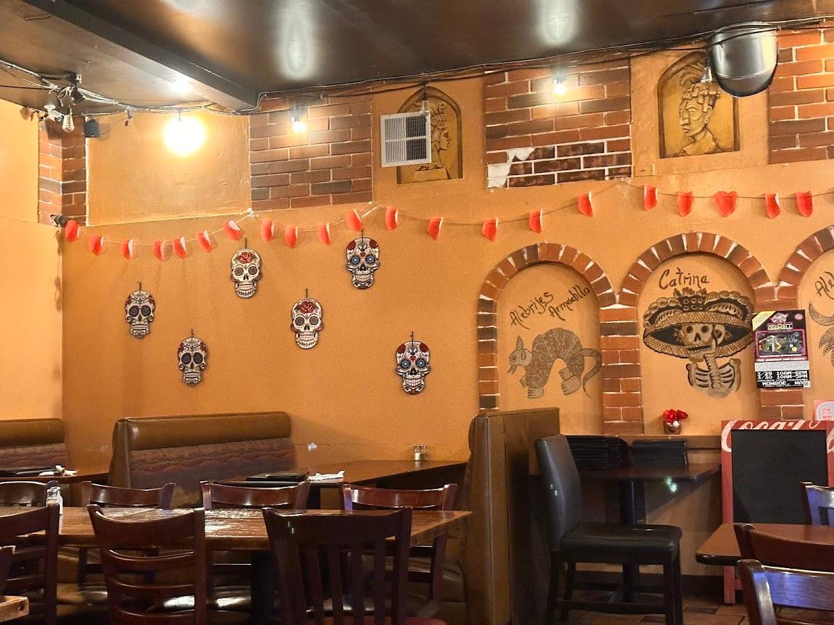 Julio's Restaurant - Photo 5