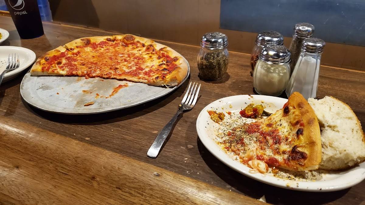 Santarpio's Pizza restaurant in Boston - photo 2