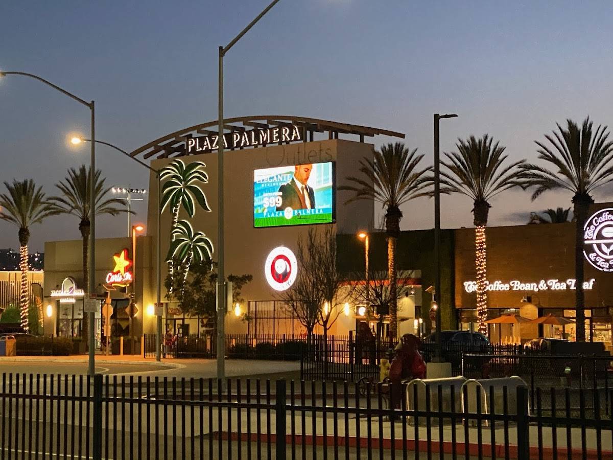 Plaza Palmera restaurant in San Diego - photo 5