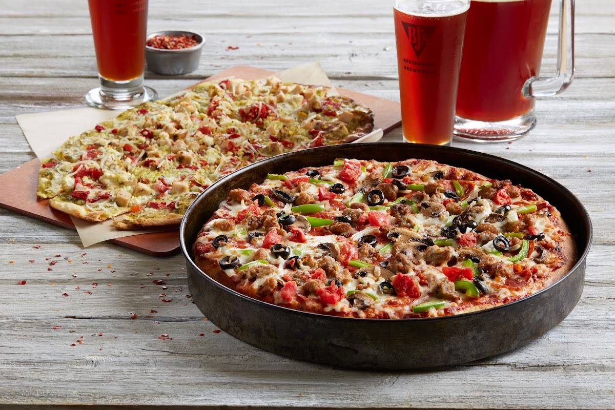 BJ's Restaurant & Brewhouse restaurant in Los Angeles - photo 2