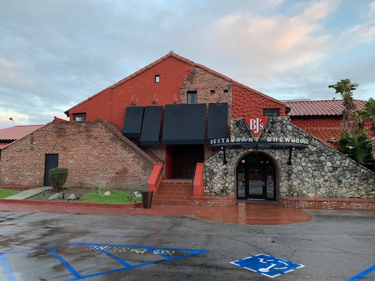 BJ's Restaurant & Brewhouse restaurant in Los Angeles - photo 4