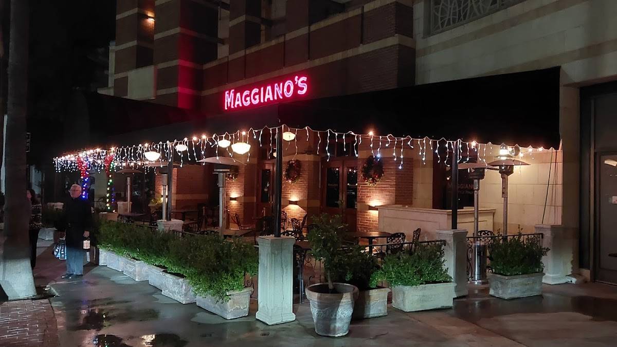 Maggiano's Little Italy restaurant in Los Angeles - photo 4