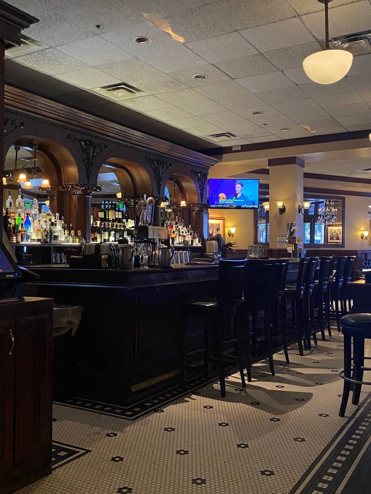 Maggiano's Little Italy restaurant in Los Angeles - photo 5