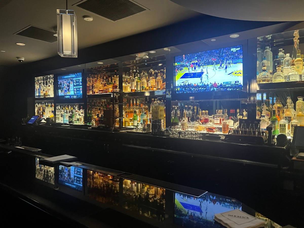 Morton's The Steakhouse restaurant in Los Angeles - photo 2