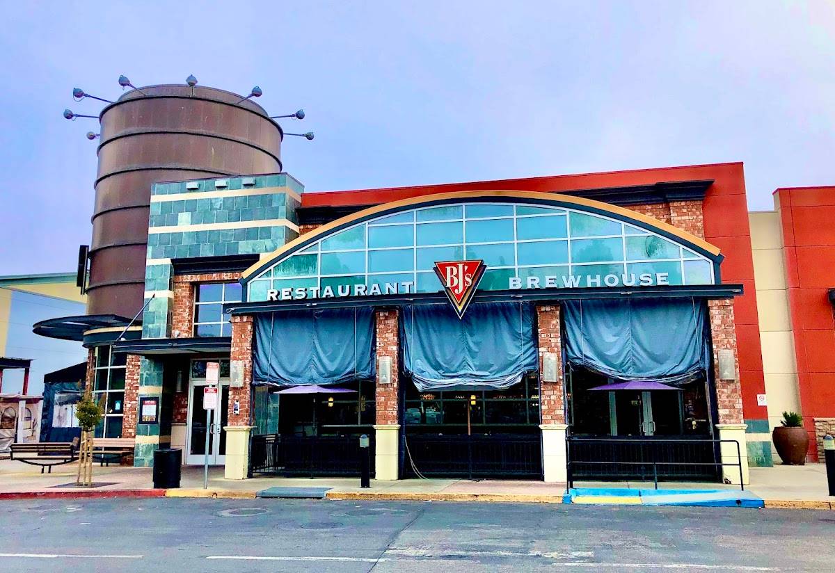 BJ's Restaurant & Brewhouse restaurant in San Jose - photo 4