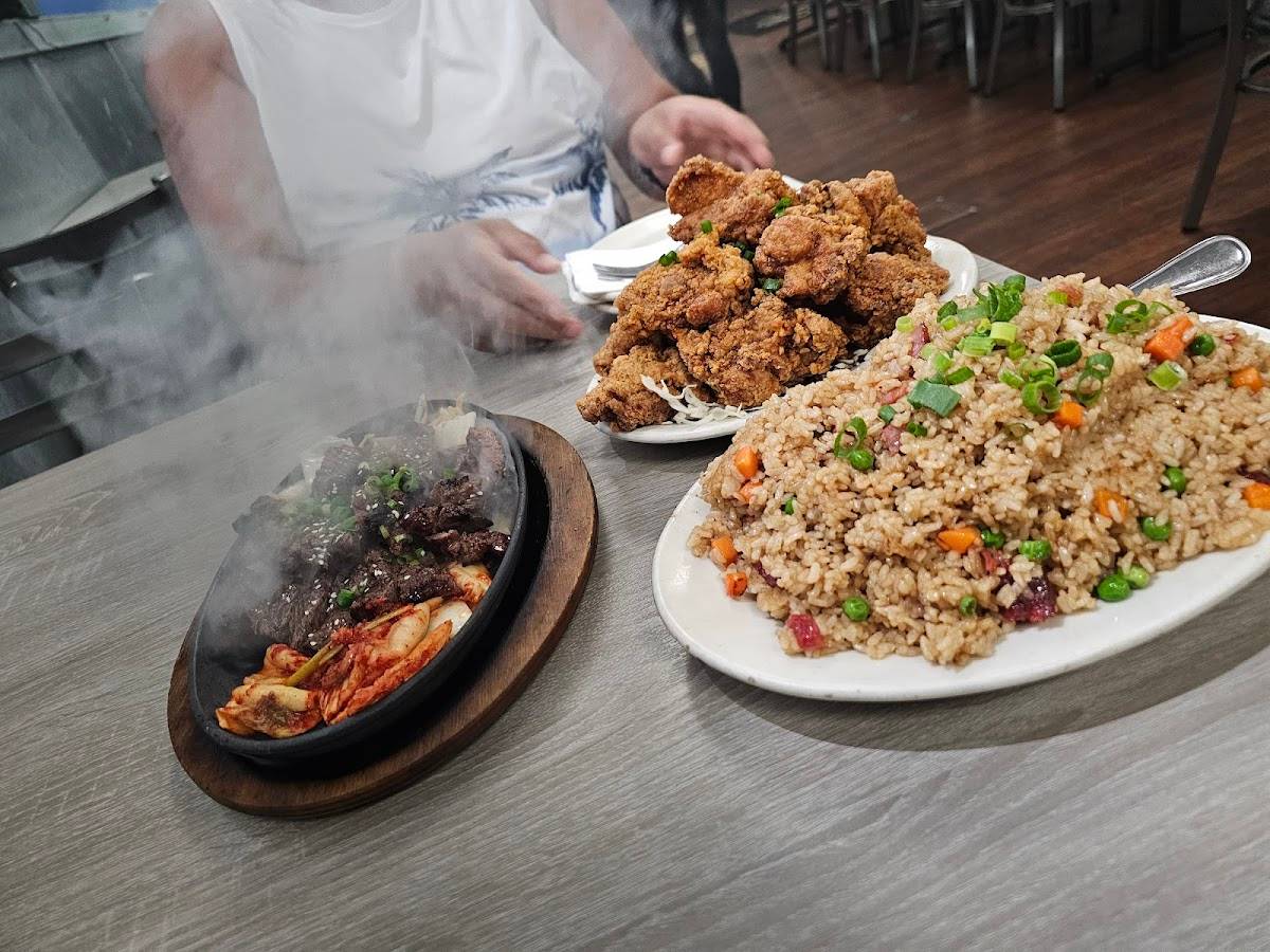 Side Street Inn restaurant in Honolulu - photo 4