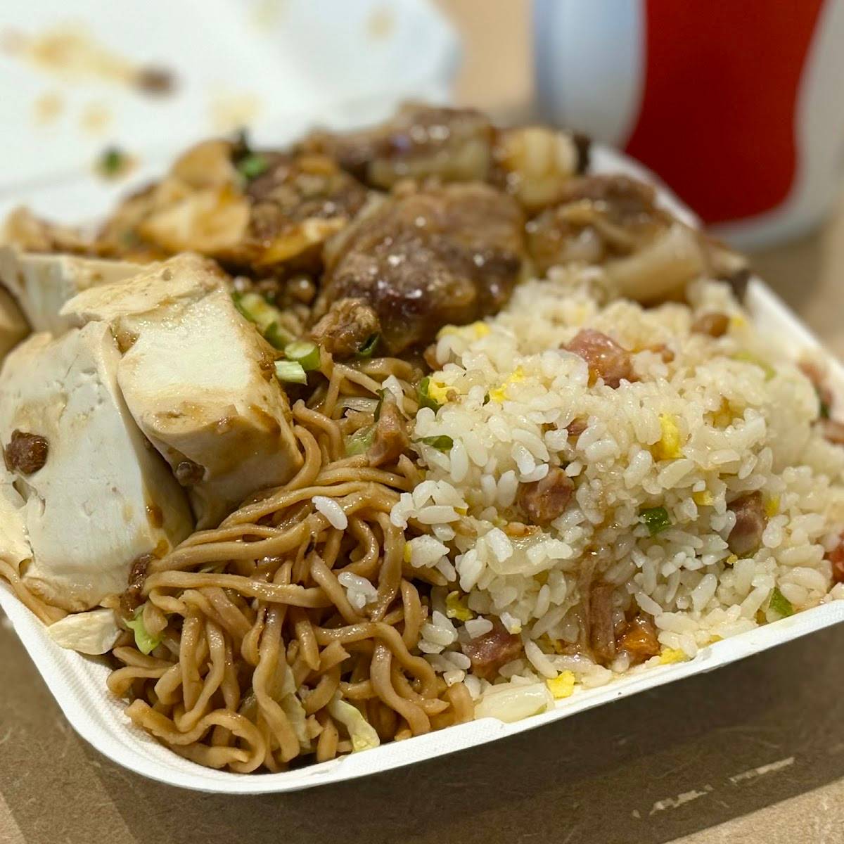 Chun Wah Kam Noodle Factory restaurant in Honolulu - photo 3