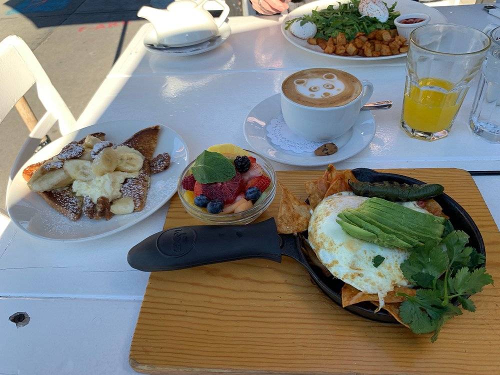 Toast Bakery Cafe restaurant in Los Angeles - photo 3