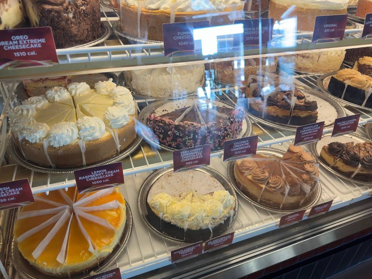 The Cheesecake Factory restaurant in Los Angeles - photo 4