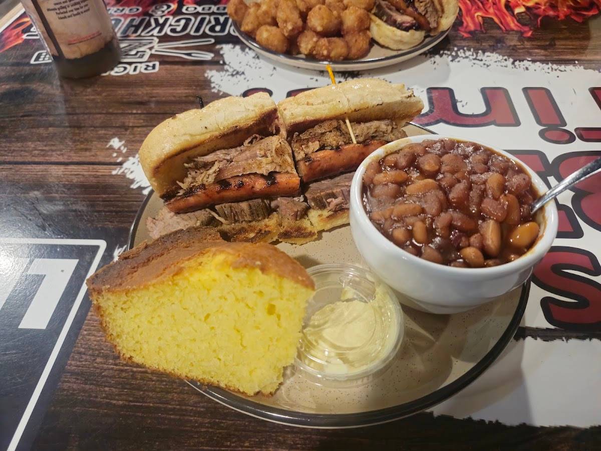 Richie Z's Brickhouse BBQ & Grill restaurant in Pierre - photo 2