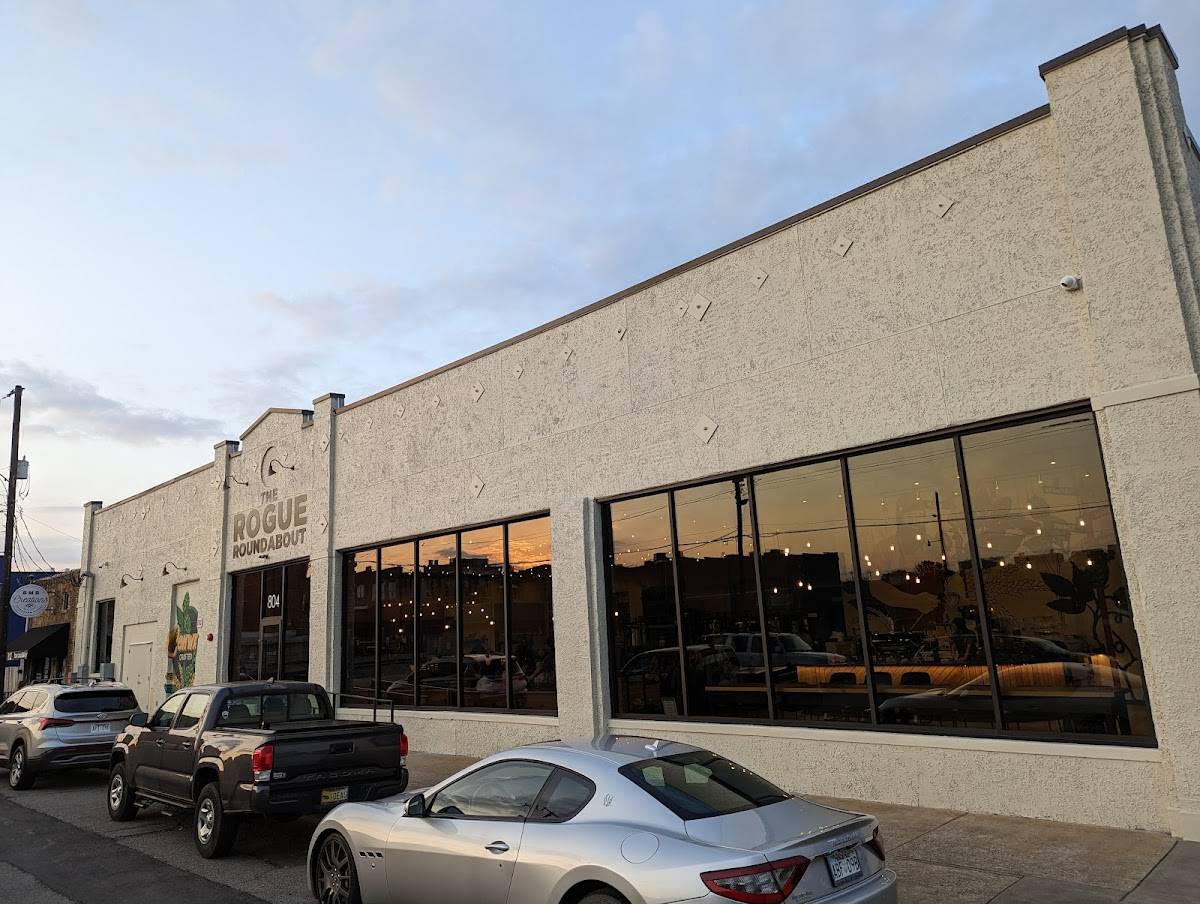 The Rogue Roundabout restaurant in Conway - photo 4