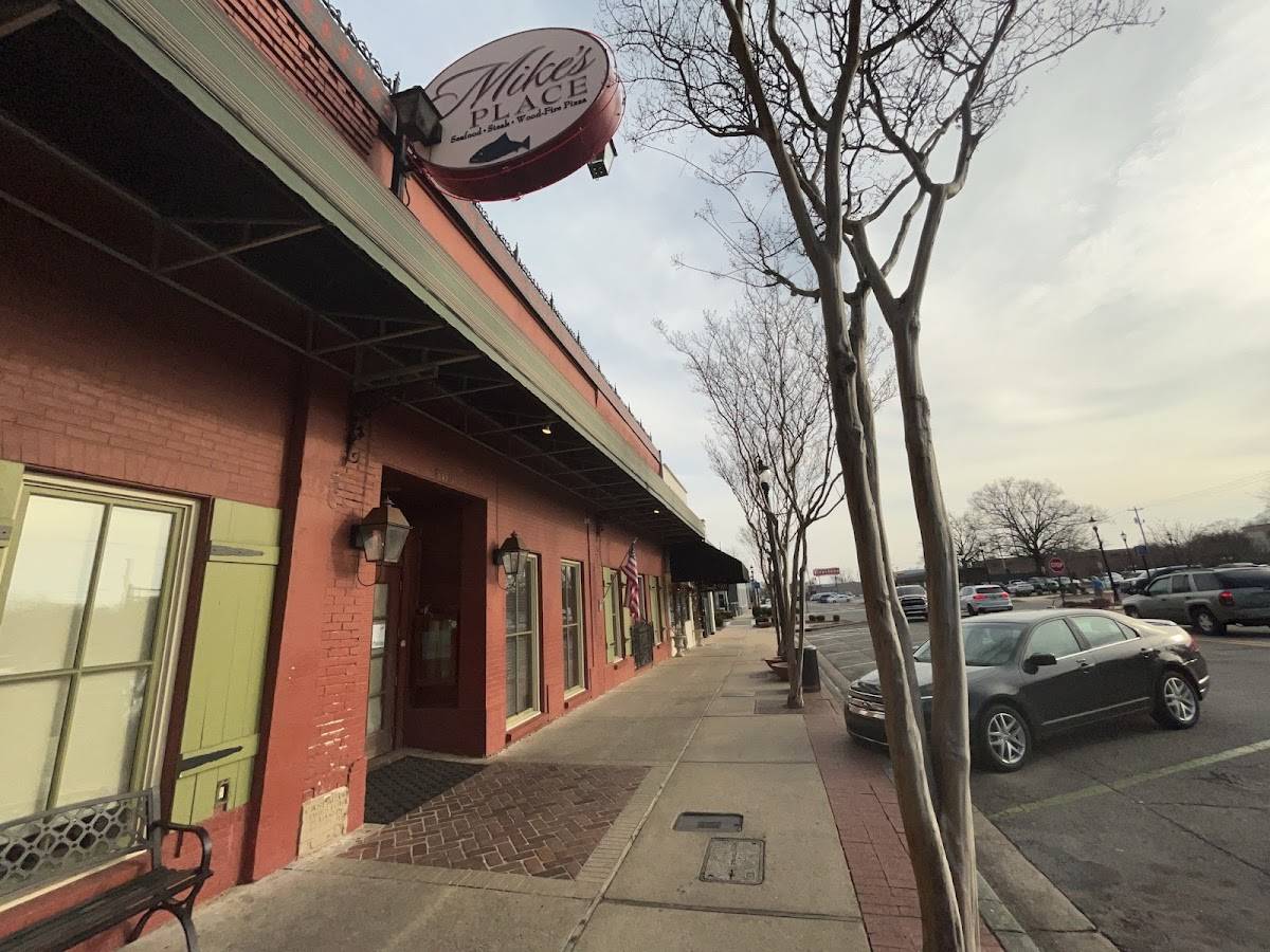 Mike's Place restaurant in Conway - photo 4