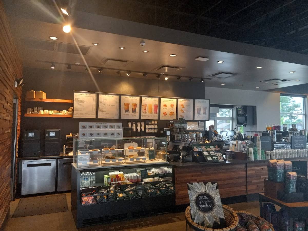 Starbucks restaurant in Conway - photo 4