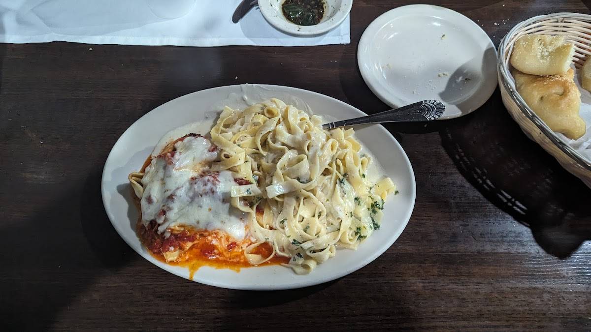 La Villa restaurant in Russellville - photo 5