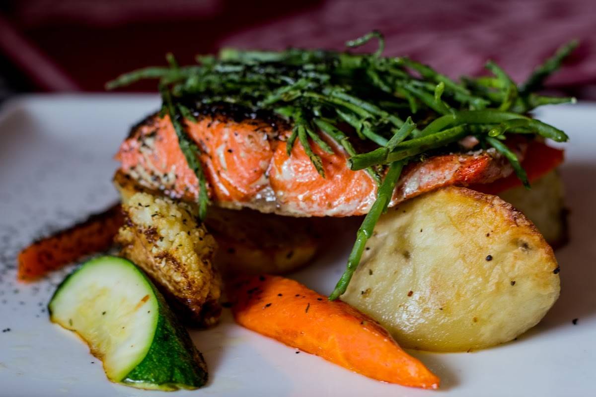 Salmon n' Bannock restaurant in Vancouver - photo 2