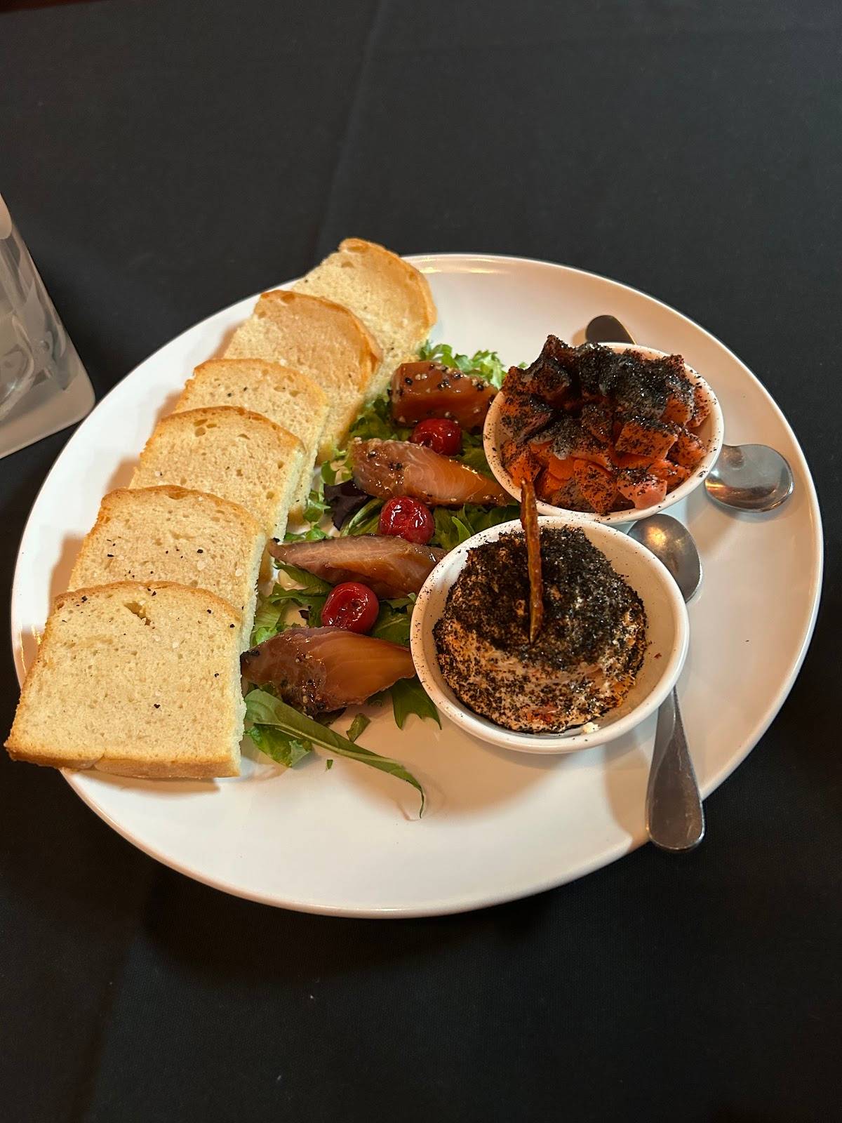 Salmon n' Bannock restaurant in Vancouver - photo 3