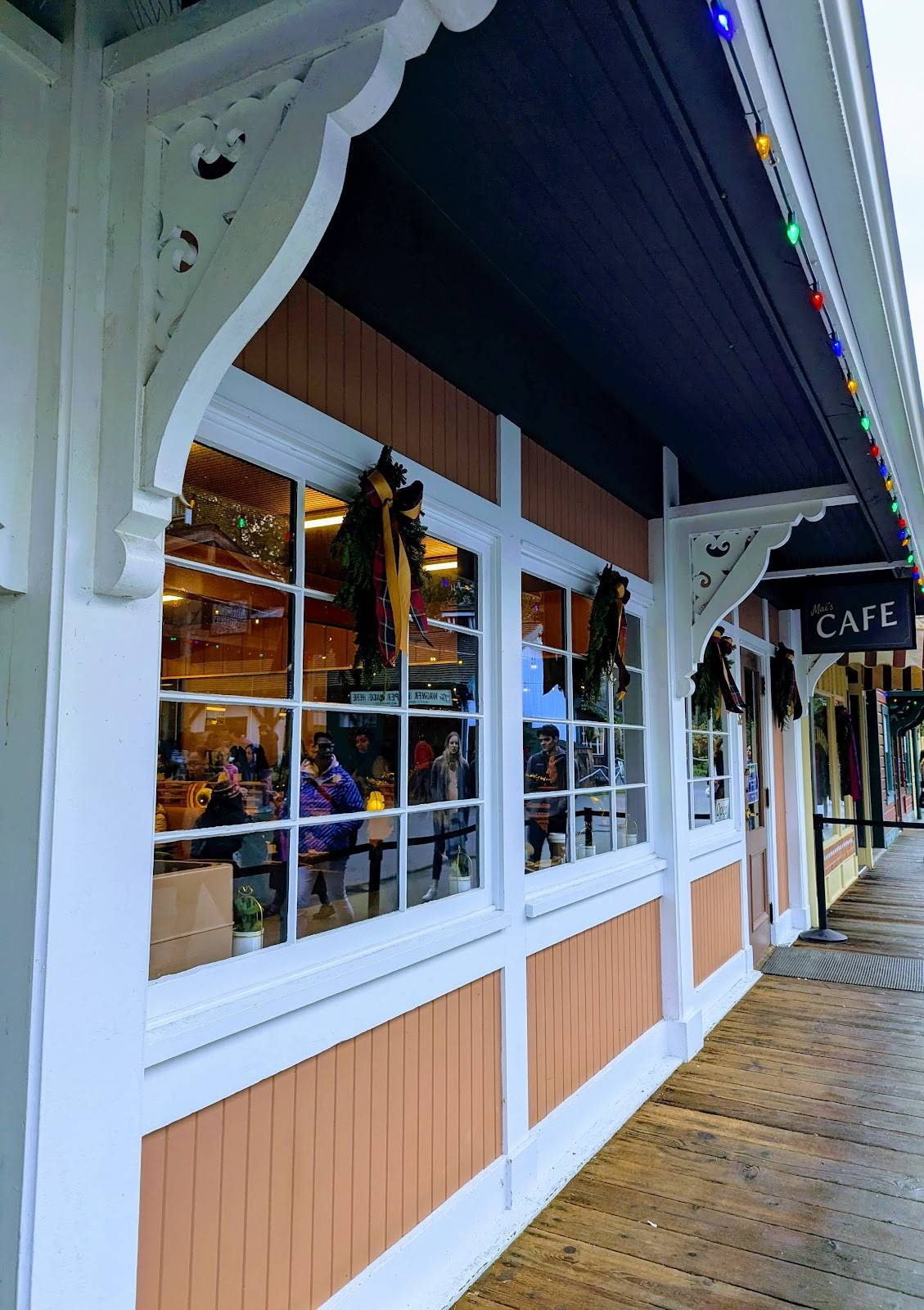 Mai’s Café restaurant in Burnaby - photo 4