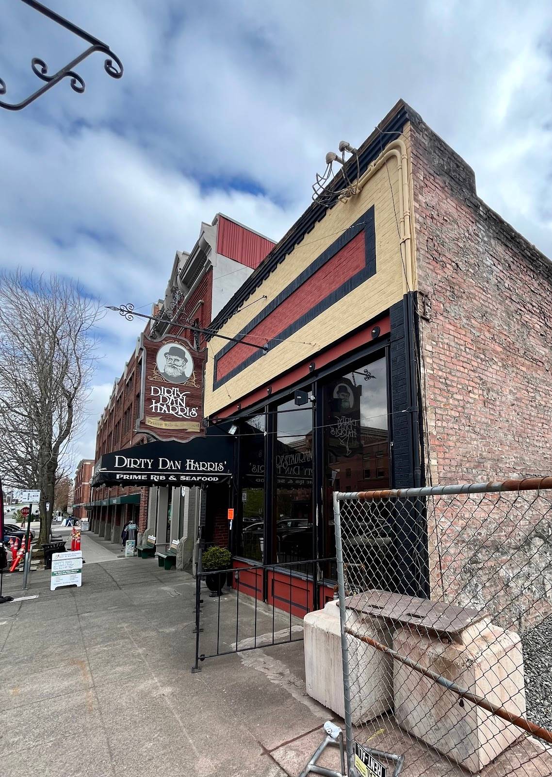 Dirty Dan Harris Steakhouse restaurant in Bellingham - photo 4