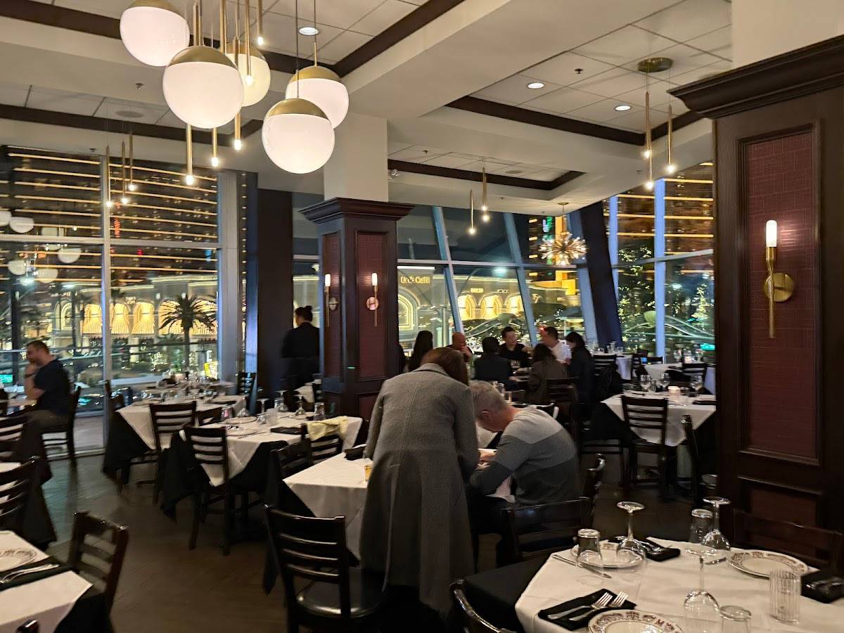 Maggiano's Little Italy restaurant in Las Vegas - photo 2