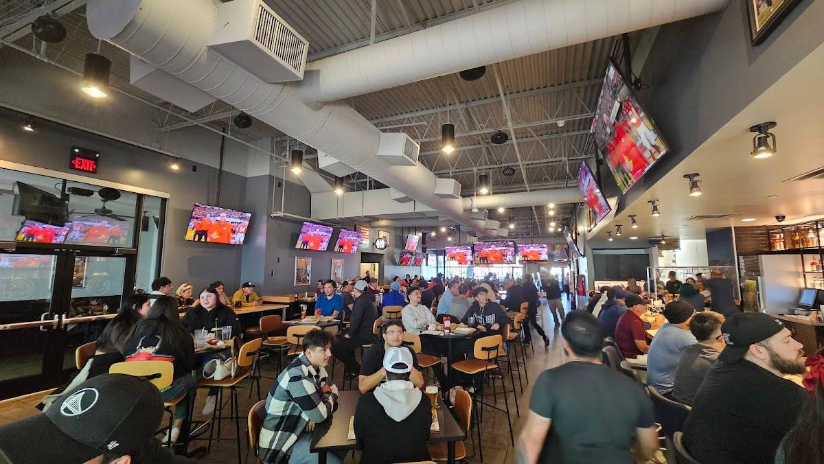 Buffalo Wild Wings restaurant in Chula Vista - photo 3
