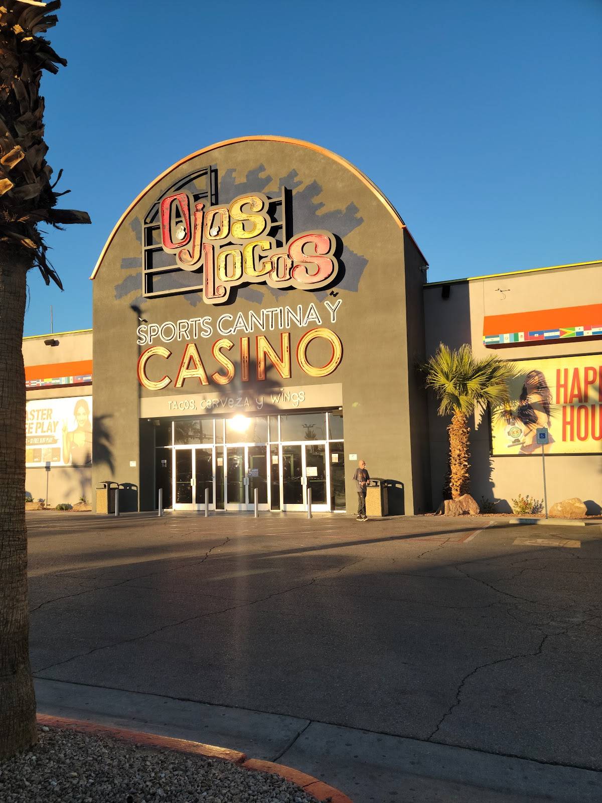 Ojos Locos Sports Cantina y Casino restaurant in North Las Vegas - photo 2