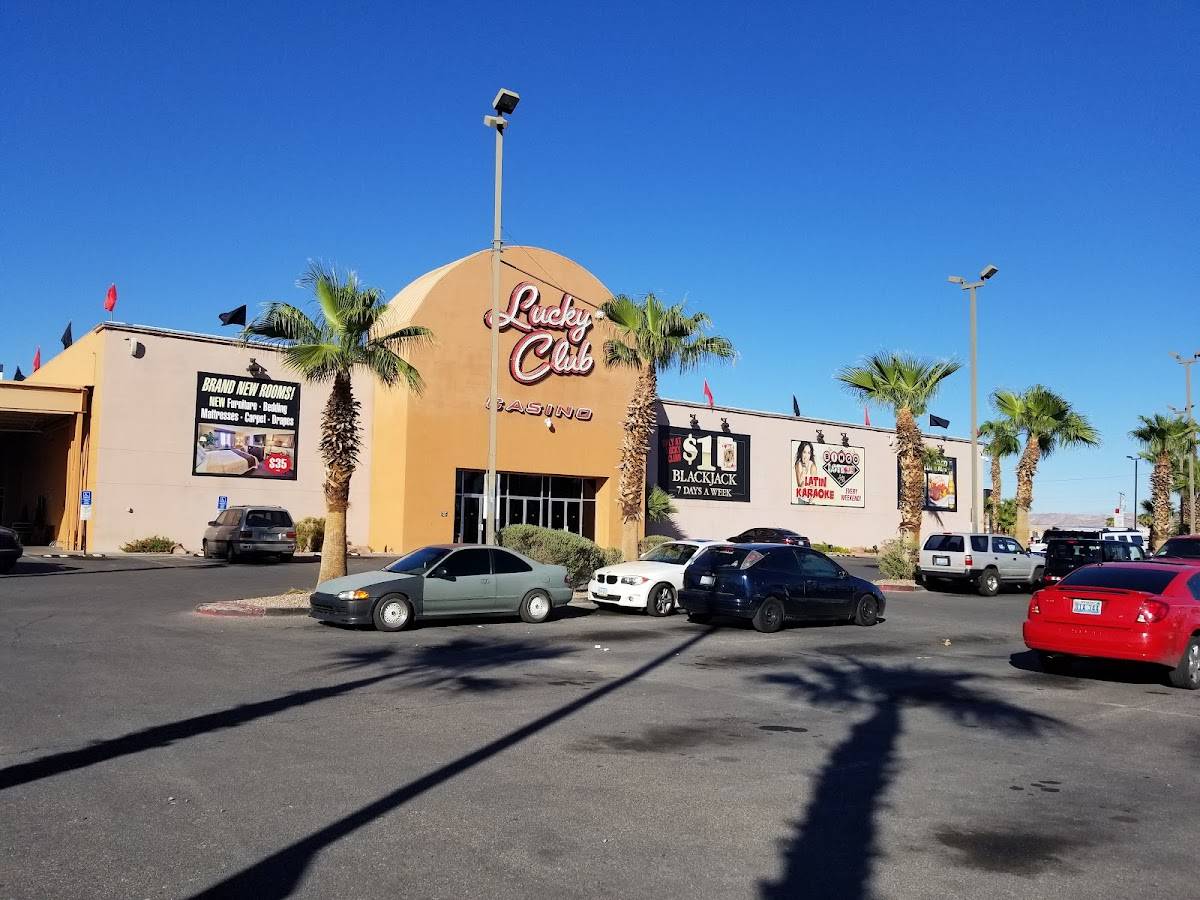 Ojos Locos Sports Cantina y Casino restaurant in North Las Vegas - photo 4