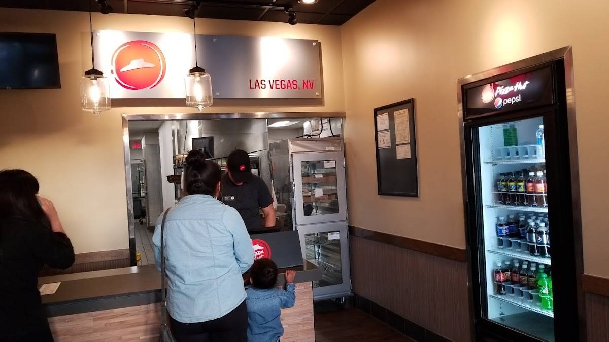 Pizza Hut restaurant in Las Vegas - photo 5