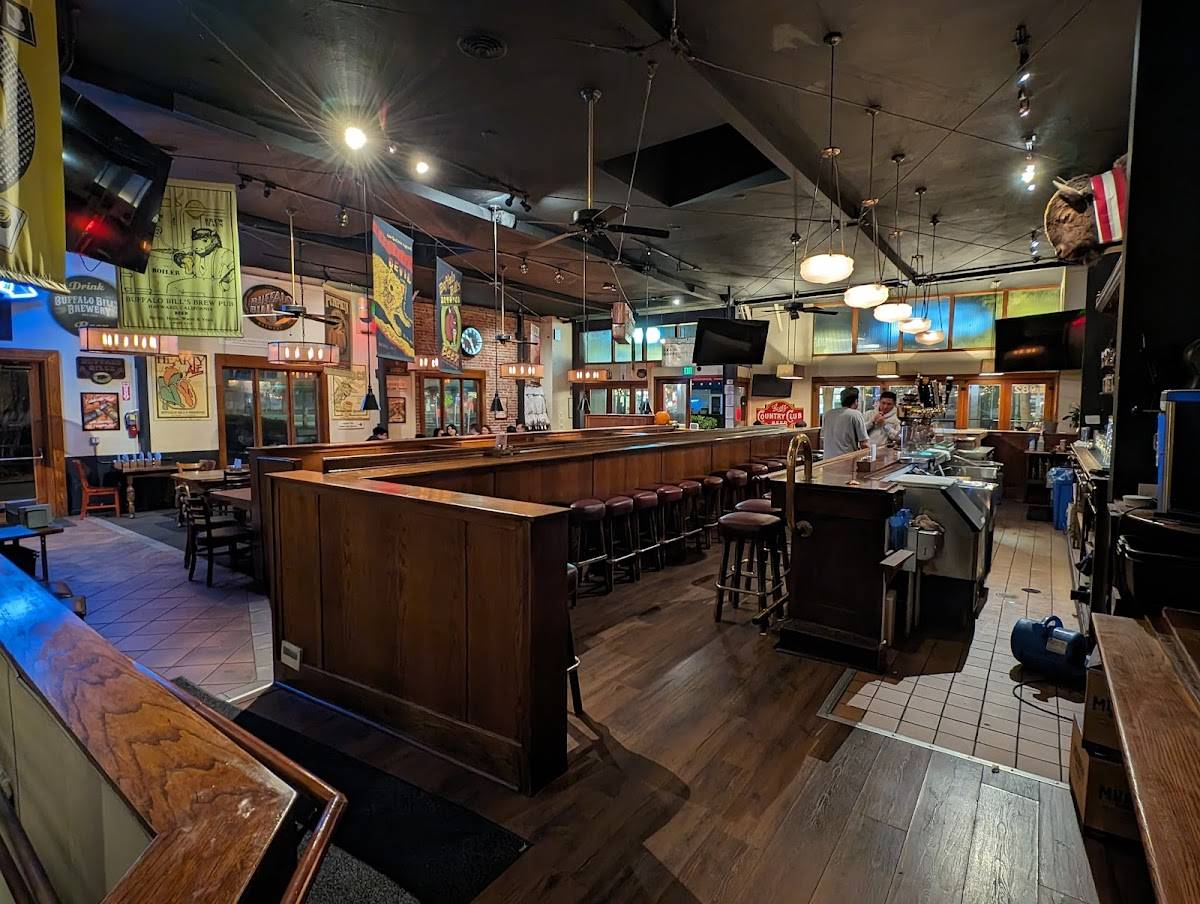 Buffalo Bill's Brewery restaurant in Hayward - photo 2