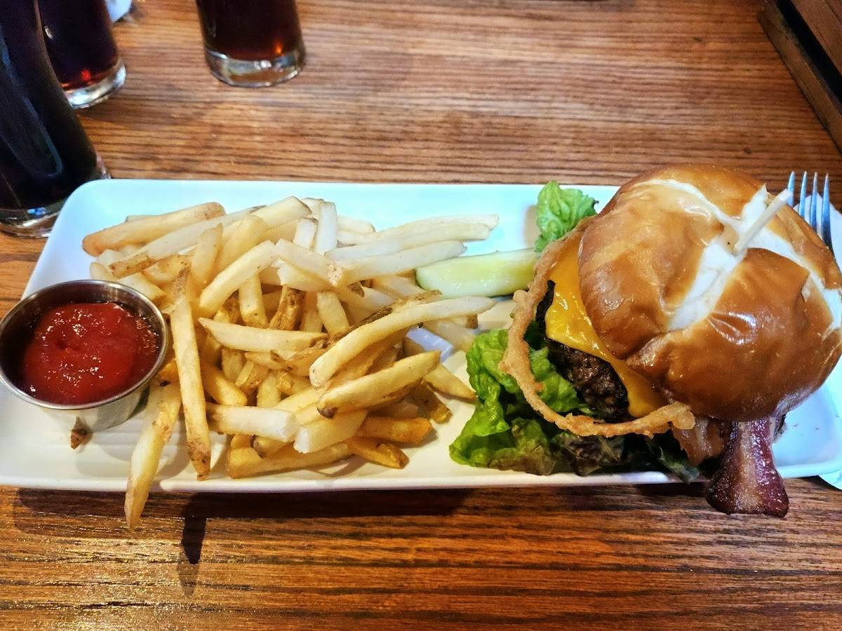 Buffalo Bill's Brewery restaurant in Hayward - photo 4