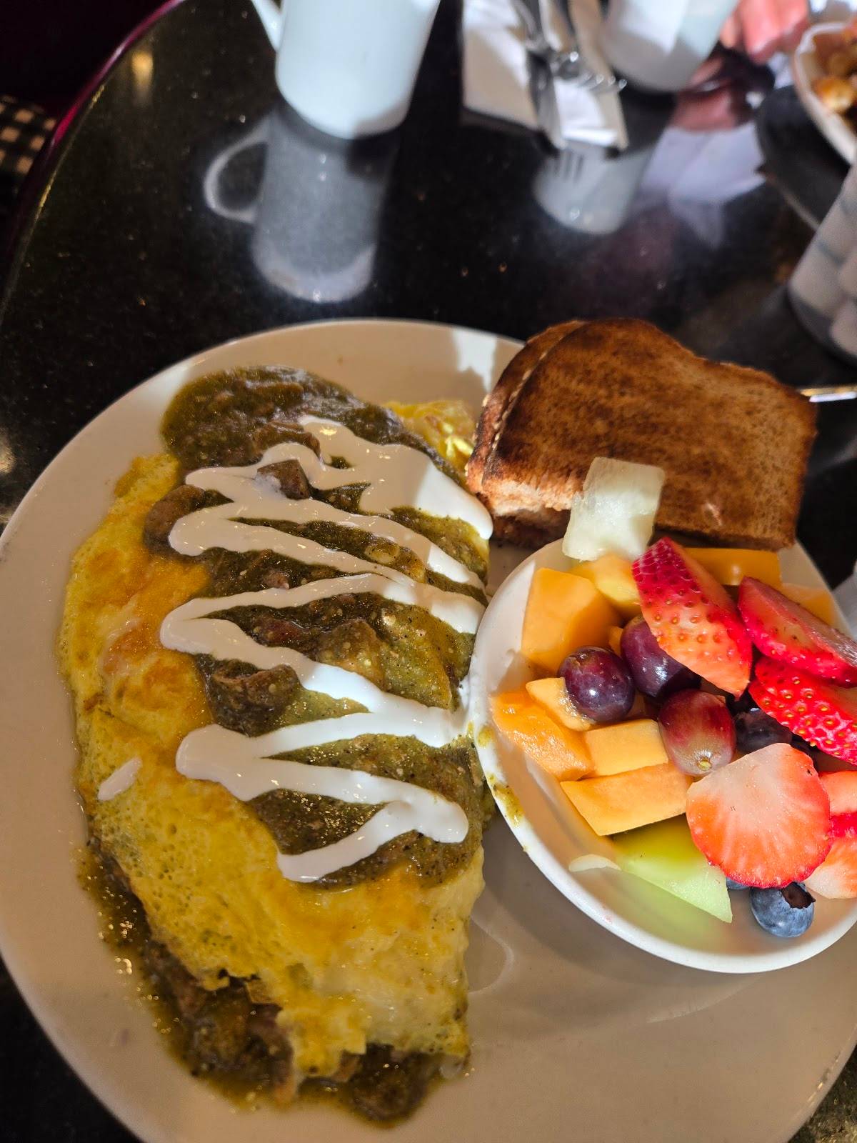 Elios Family Restaurant restaurant in San Leandro - photo 4