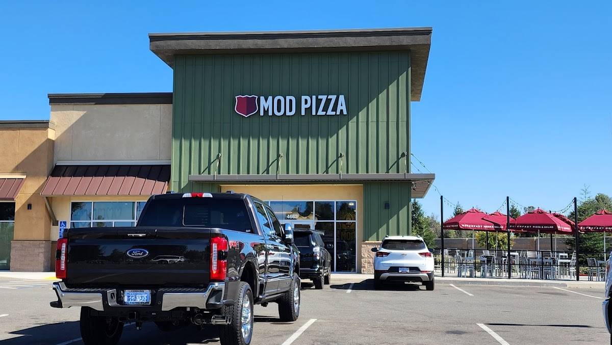 MOD Pizza restaurant in Redding - photo 5