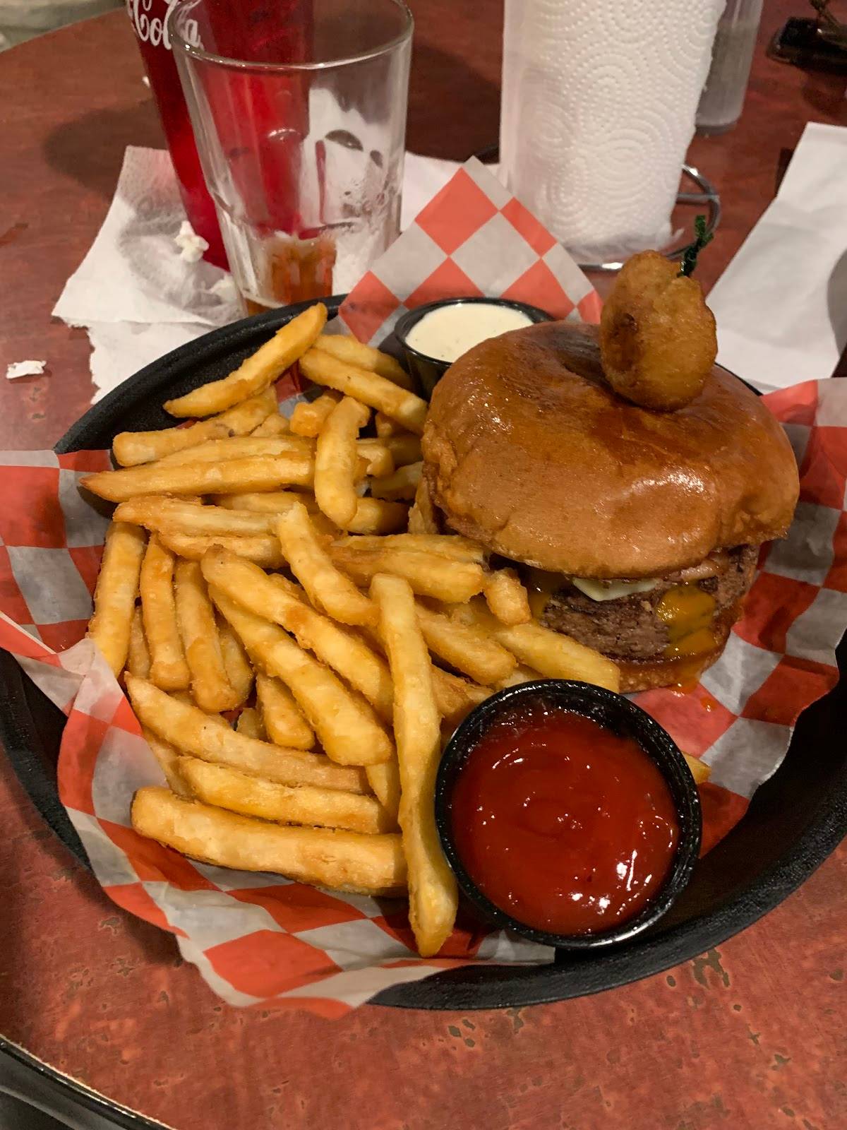 Casey's Bar & Grill restaurant in Guntersville - photo 2