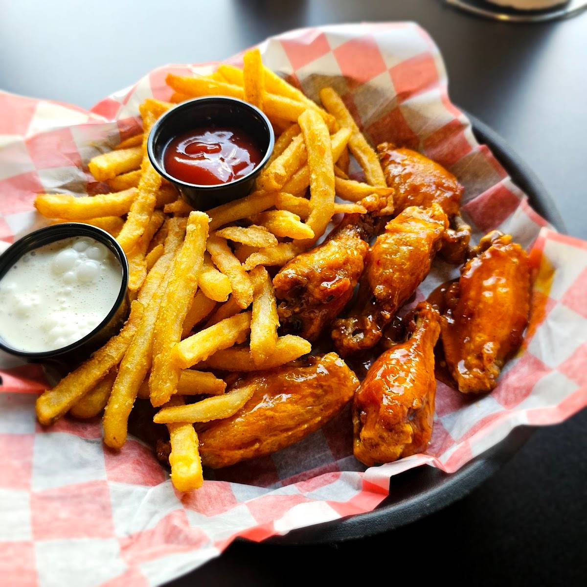 Casey's Bar & Grill restaurant in Guntersville - photo 3