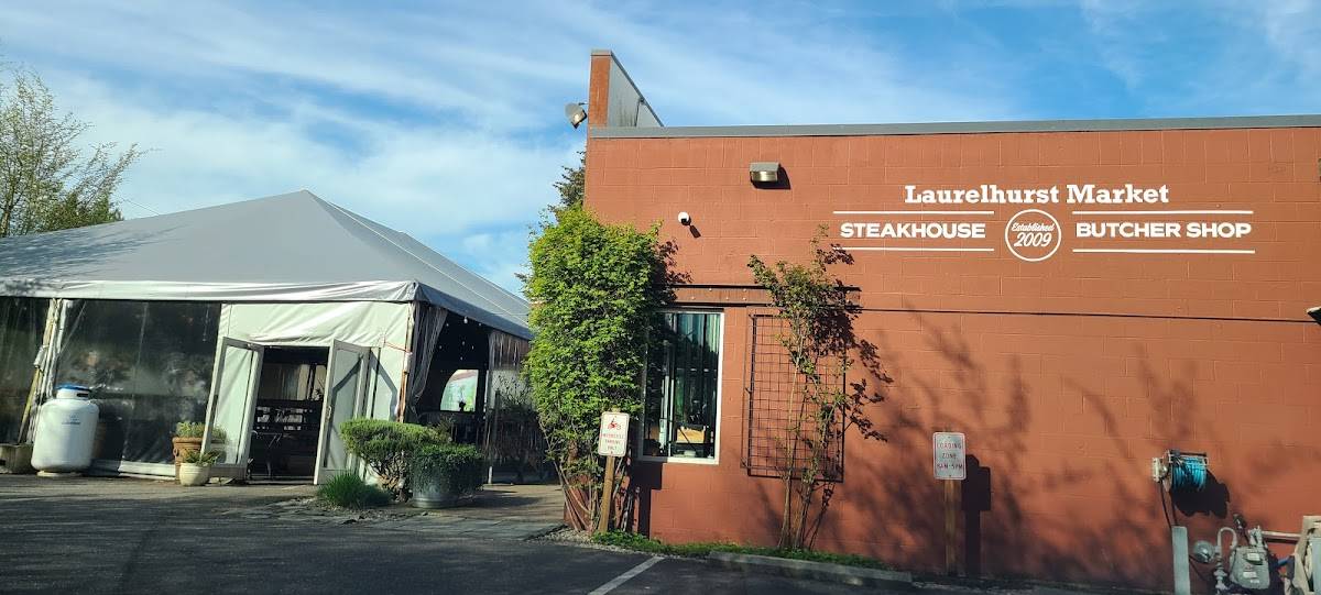 Laurelhurst Market restaurant in Portland - photo 2