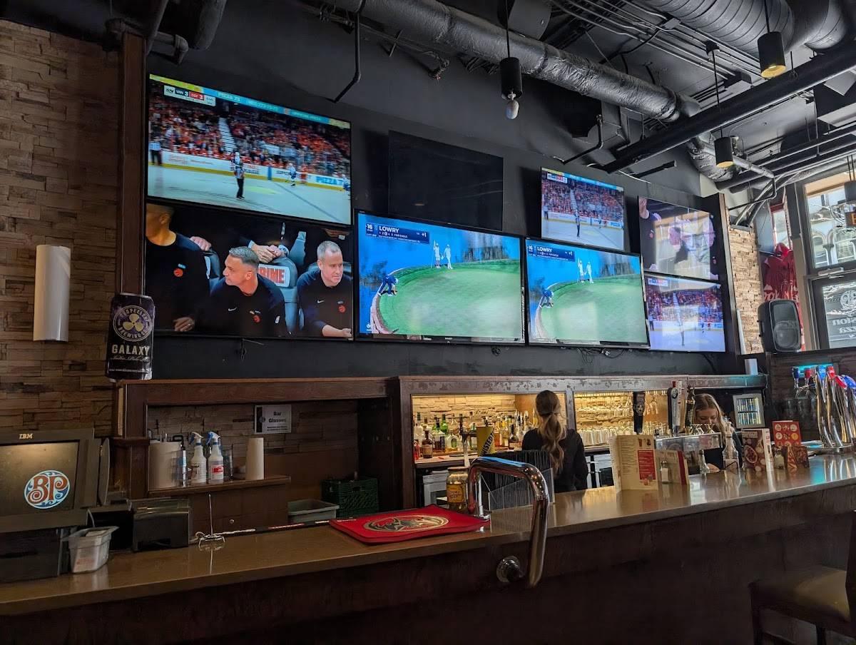 Boston Pizza restaurant in Halifax - photo 4