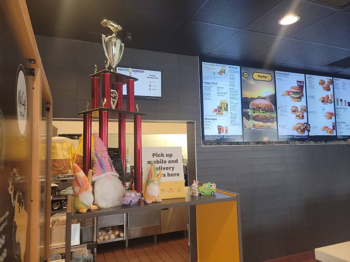 McDonald's restaurant in Peru - photo 2