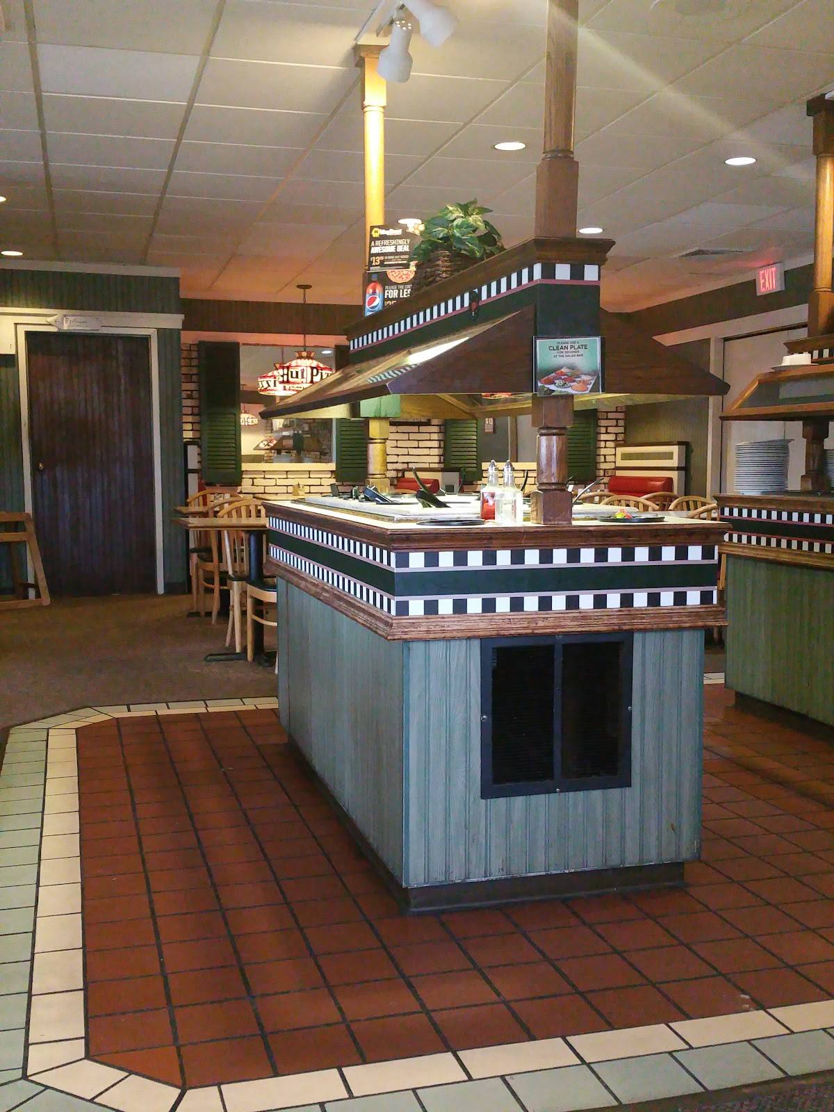Pizza Hut restaurant in Rochester - photo 3