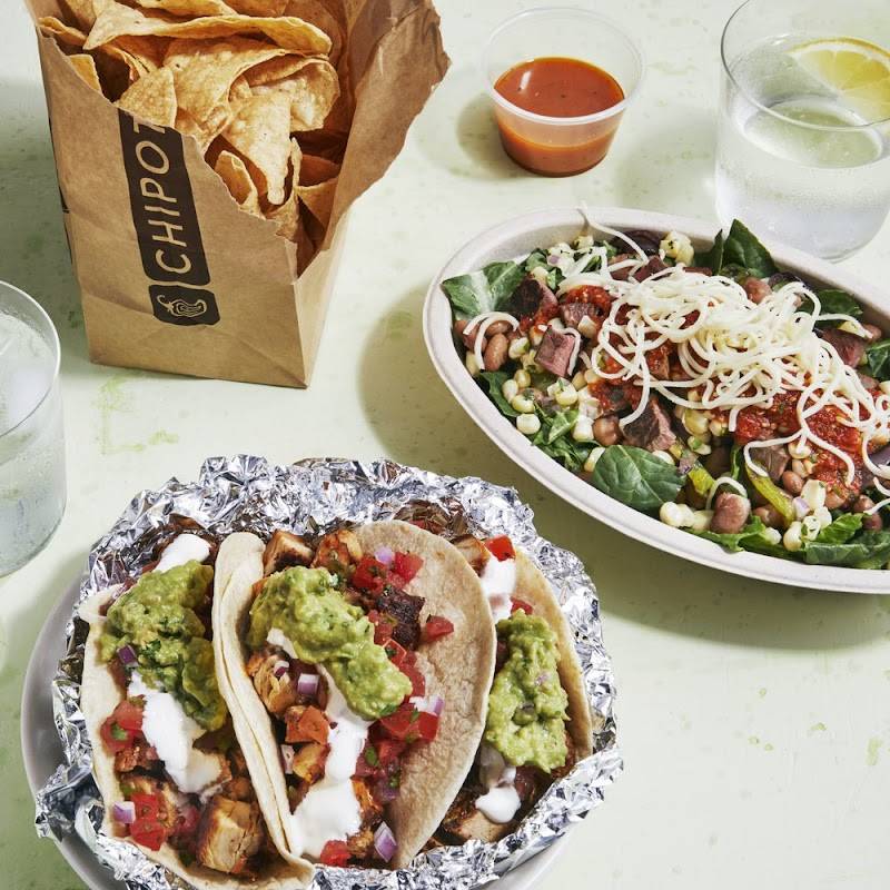 Chipotle Mexican Grill restaurant in Erie - photo 2