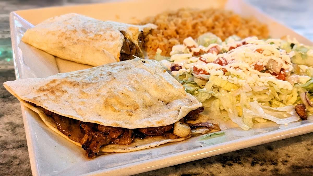 Plaza Mexican Bar & Grill restaurant in State College - photo 2