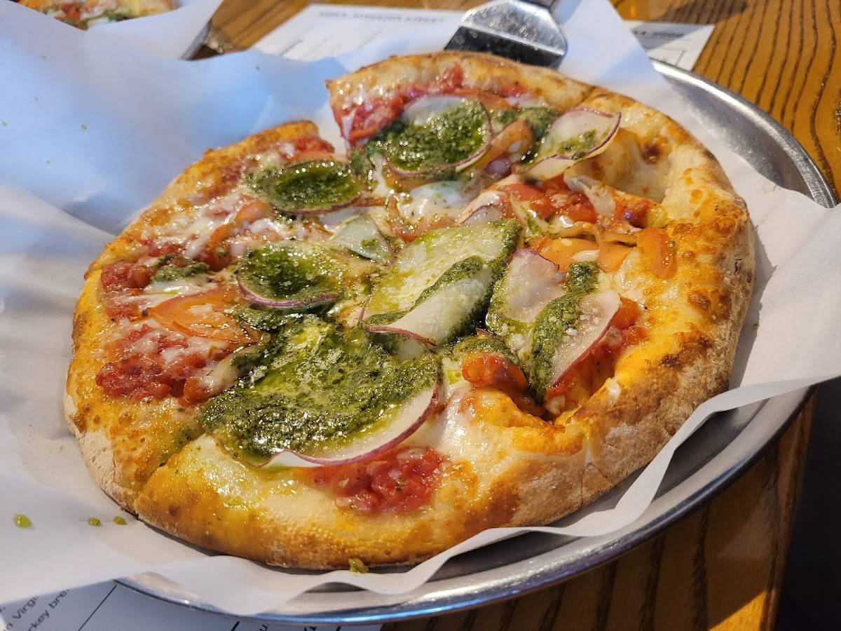 Faccia Luna Pizzeria restaurant in State College - photo 2