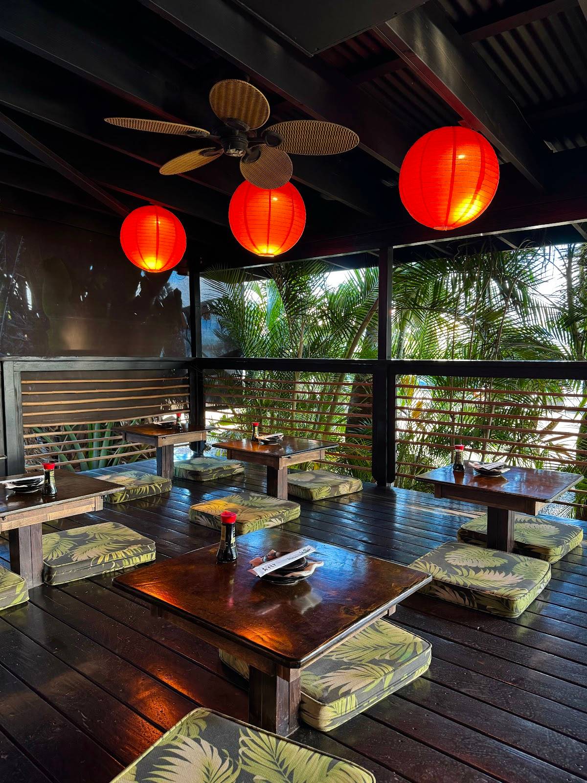 Banzai Sushi Bar restaurant in Haleiwa - photo 4