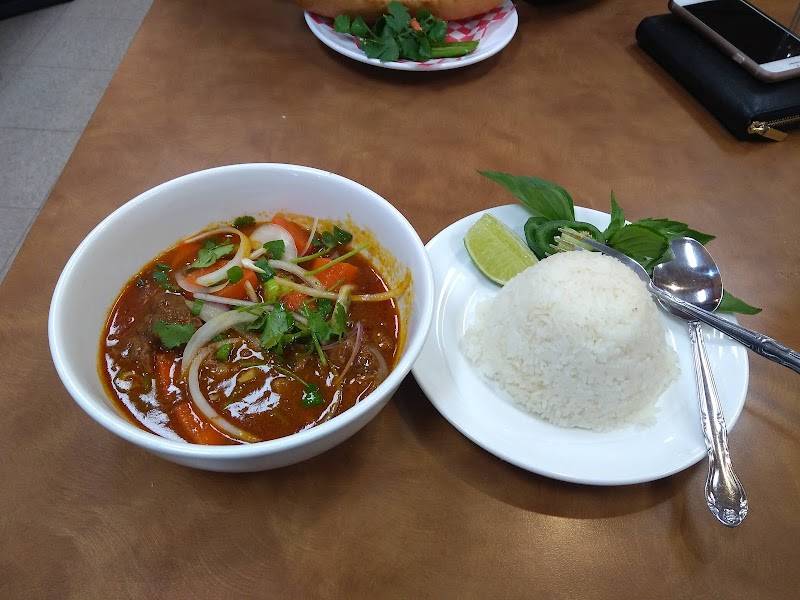 Le's Pho Tai & Sandwiches restaurant in Shoreline - photo 2