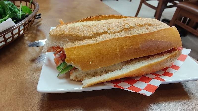 Le's Pho Tai & Sandwiches restaurant in Shoreline - photo 4