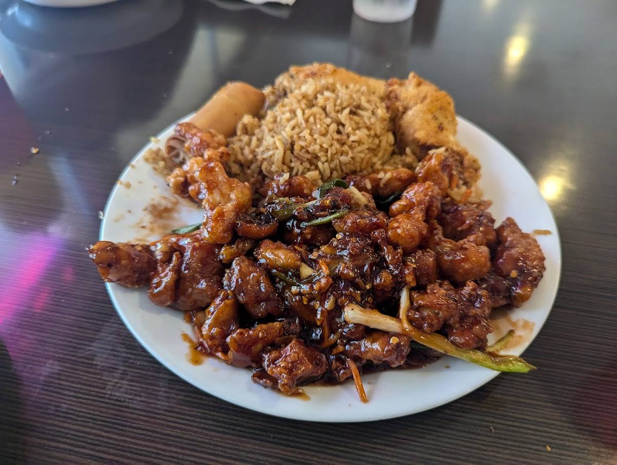 Royal Mandarin restaurant in National City - photo 4