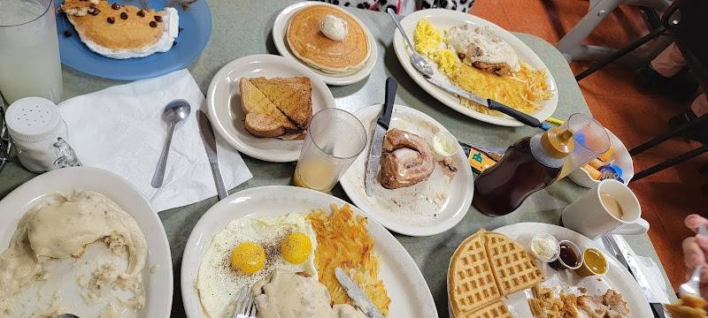 The Hungry Fox Restaurant & Country Store restaurant in Tucson - photo 3