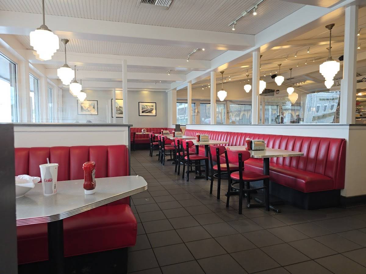 Jeffrey's Hamburgers restaurant in Menlo Park - photo 4
