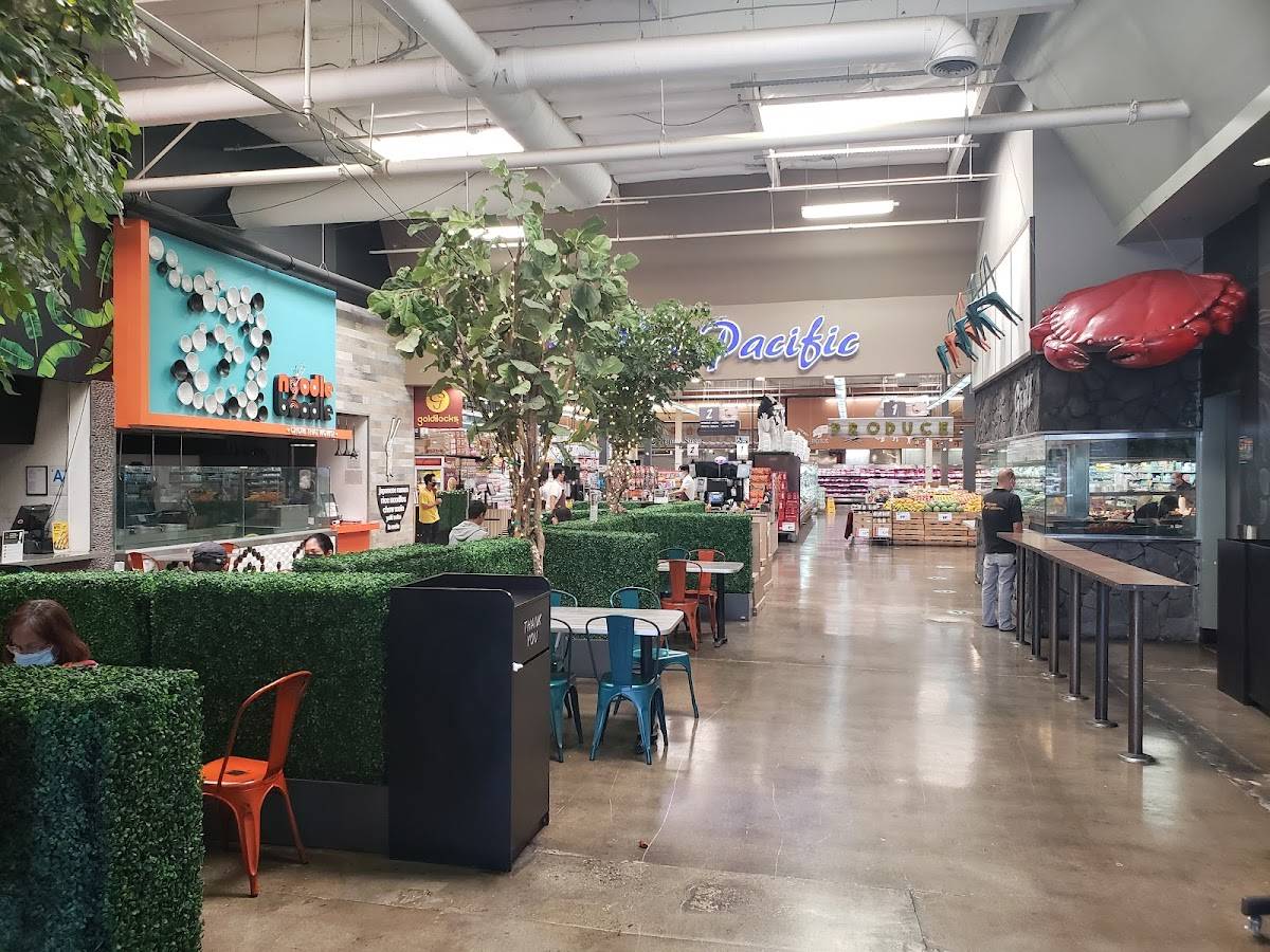 Island Pacific Supermarket and Seafood restaurant in Santa Clarita - photo 2