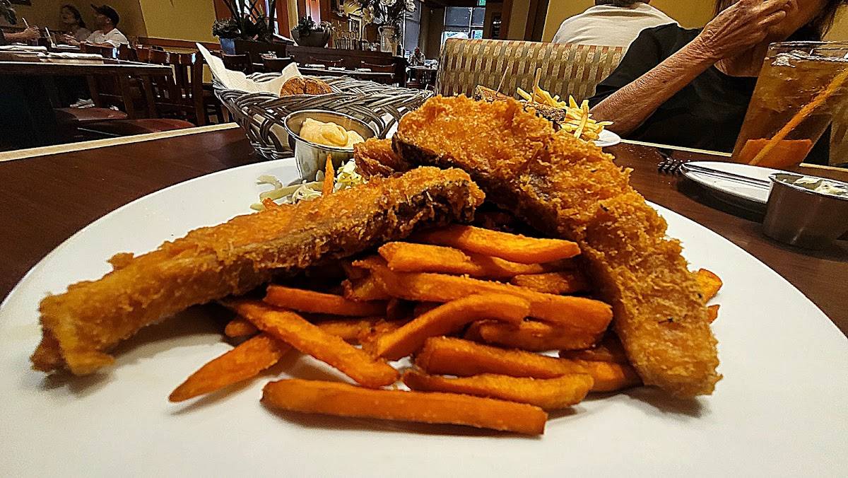Marston's Restaurant restaurant in Santa Clarita - photo 2